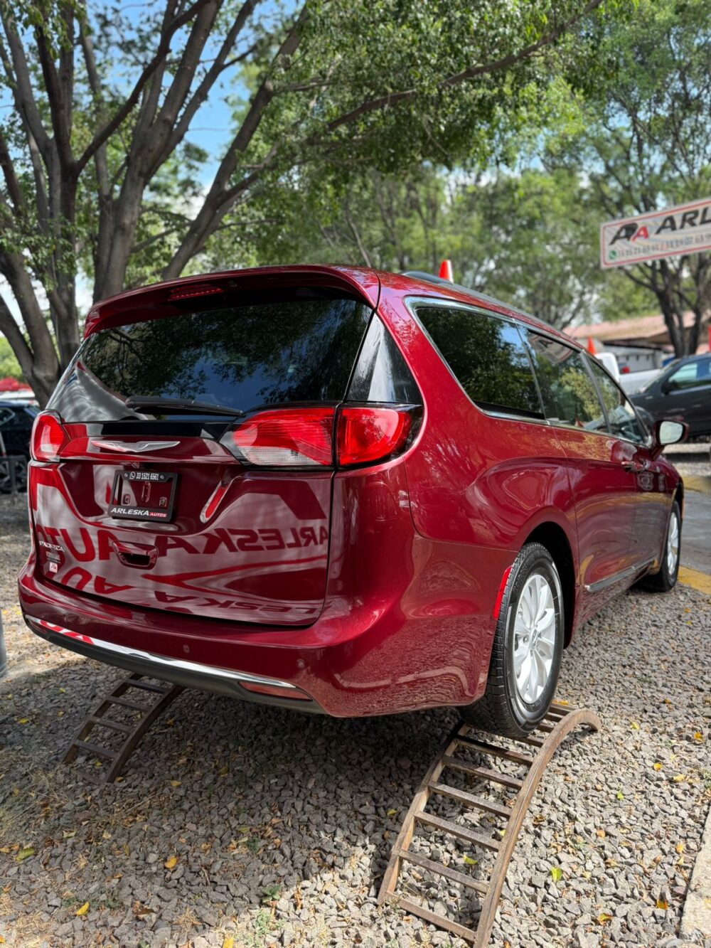 Crhysler Pacifica limited 2017 - Image 3