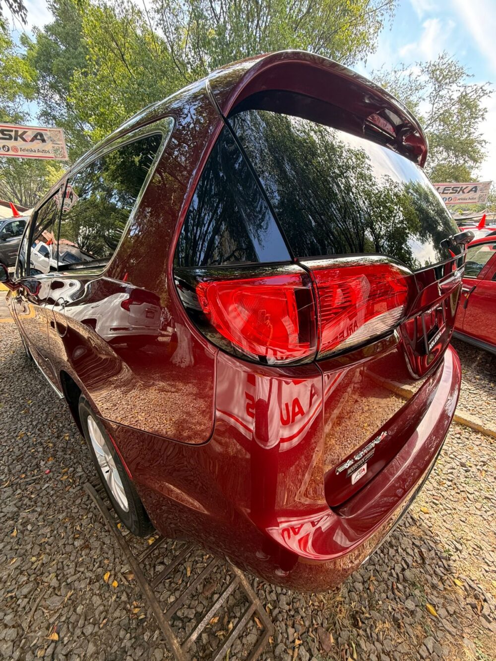 Crhysler Pacifica limited 2017 - Image 4
