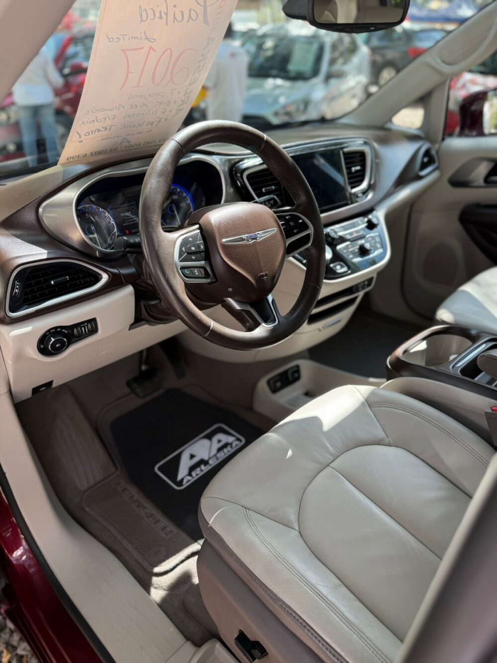 Crhysler Pacifica limited 2017 - Image 6
