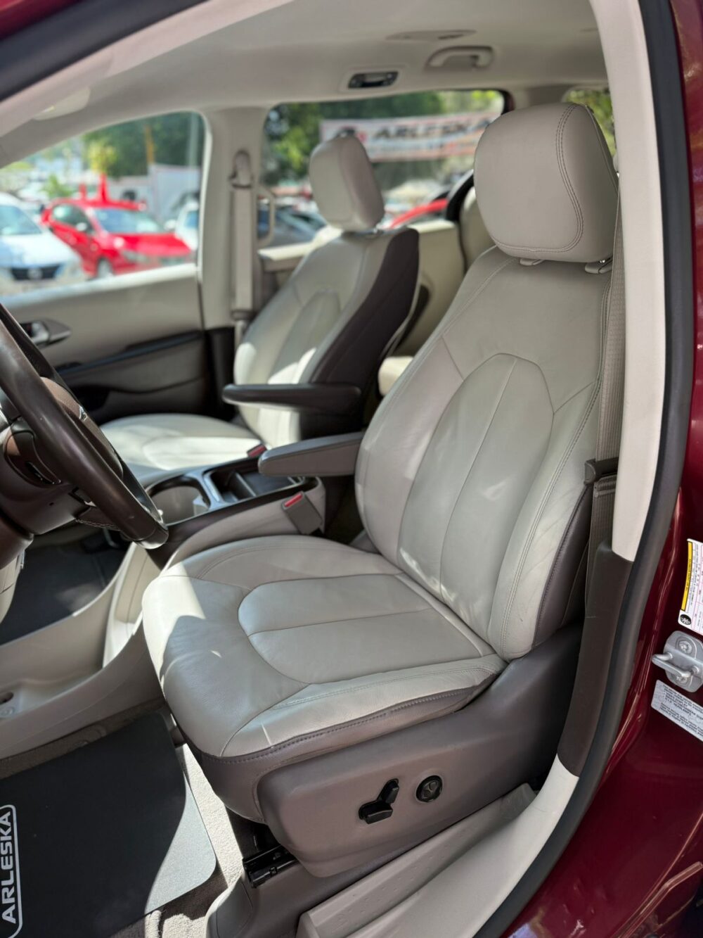 Crhysler Pacifica limited 2017 - Image 7