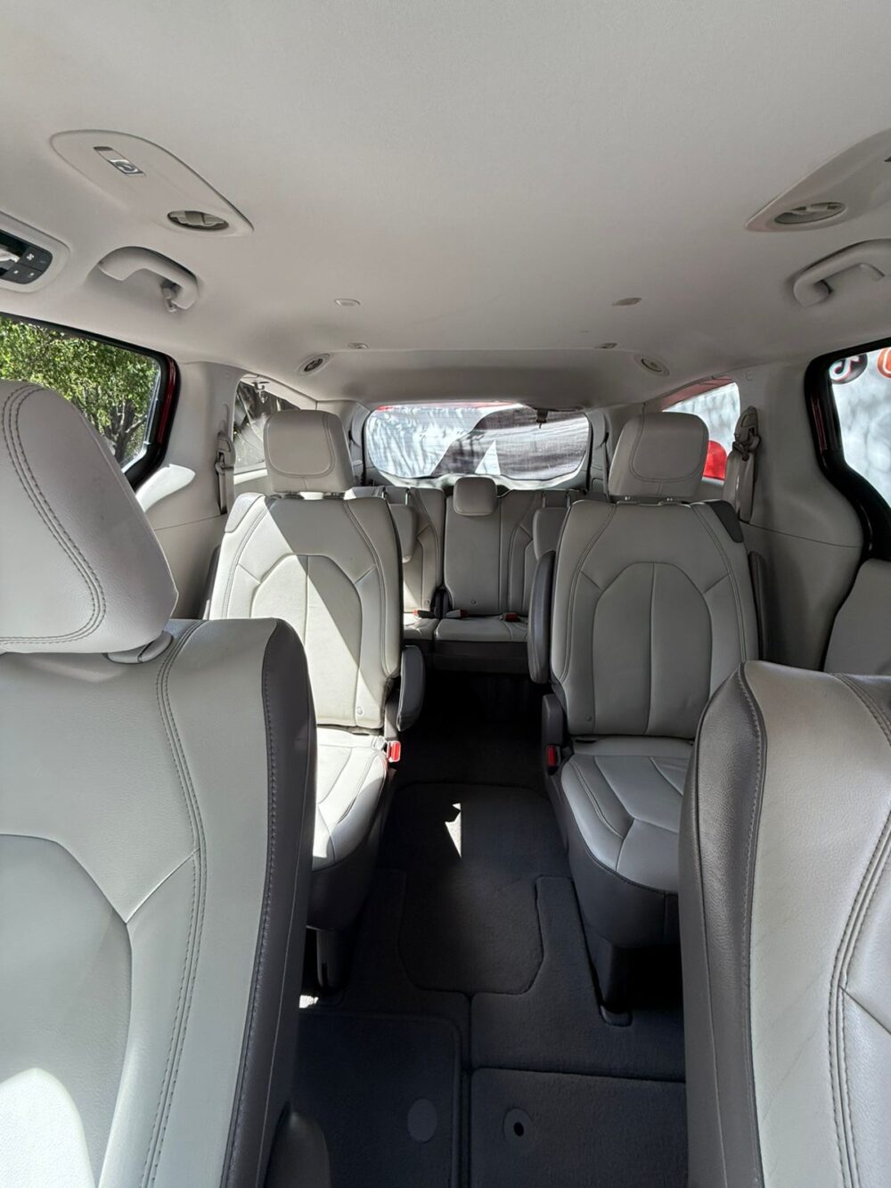 Crhysler Pacifica limited 2017 - Image 8