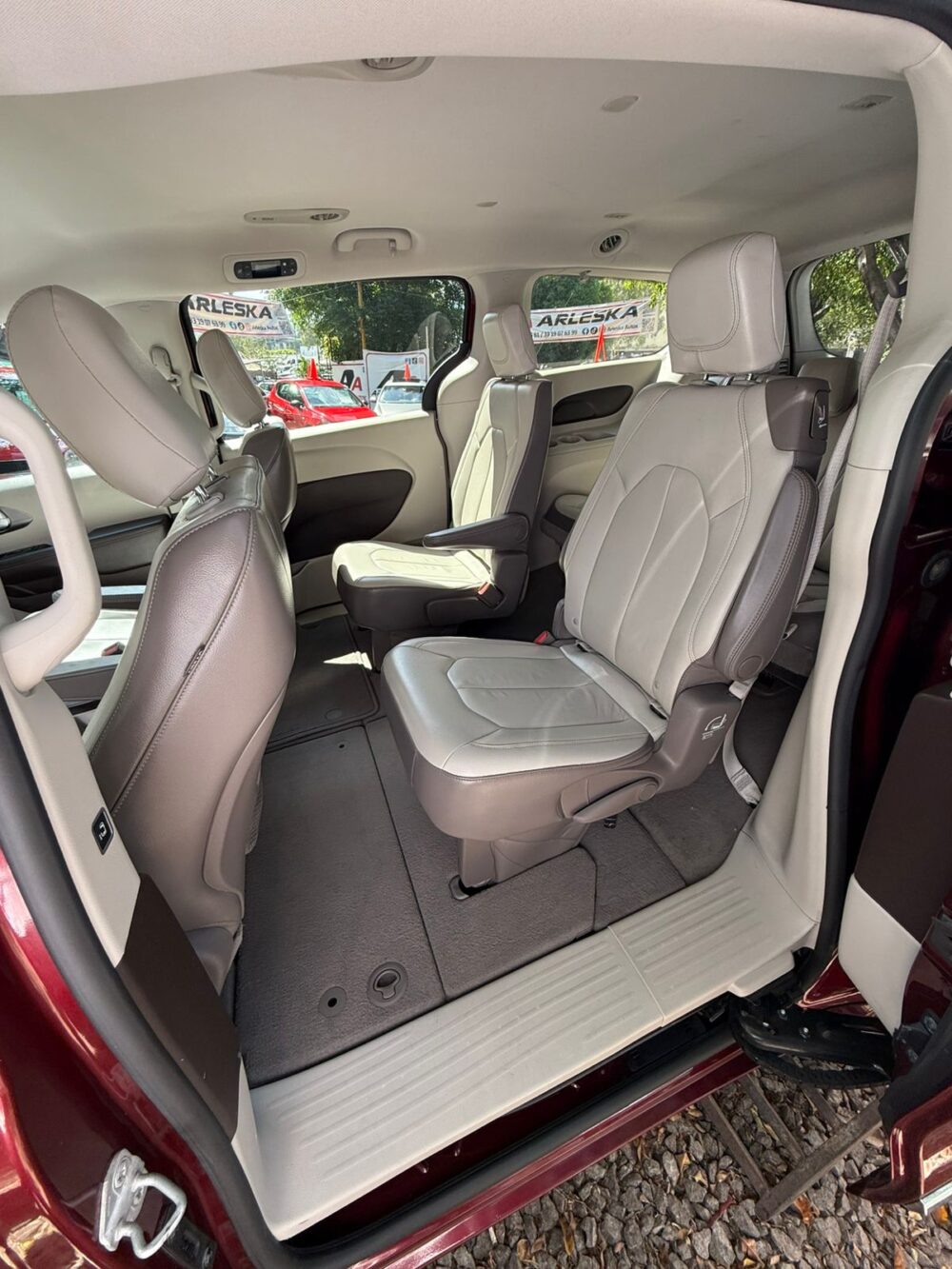 Crhysler Pacifica limited 2017 - Image 9