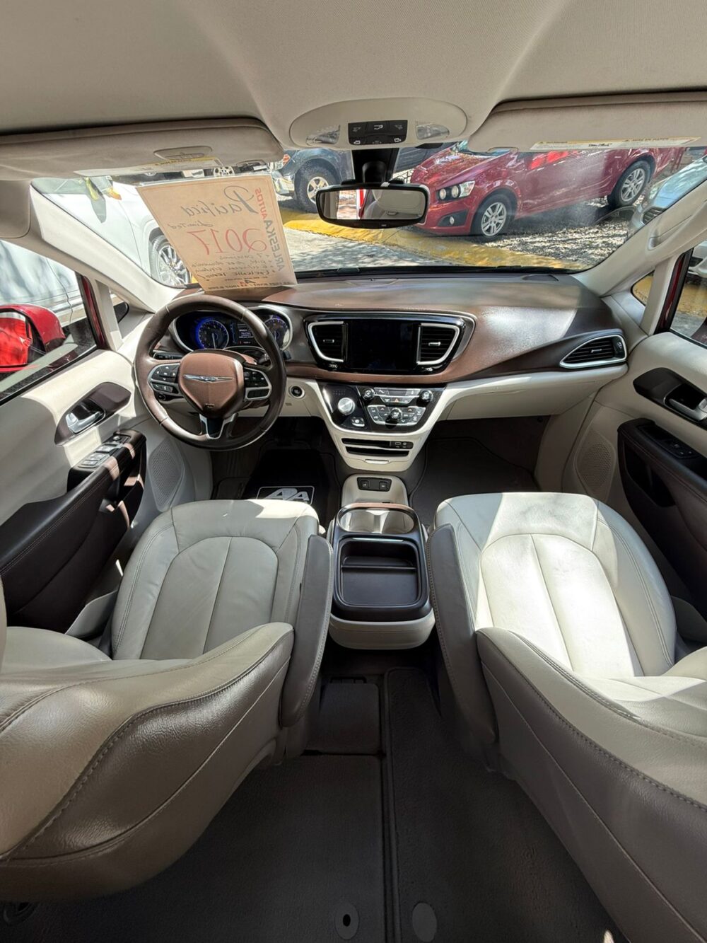 Crhysler Pacifica limited 2017 - Image 10
