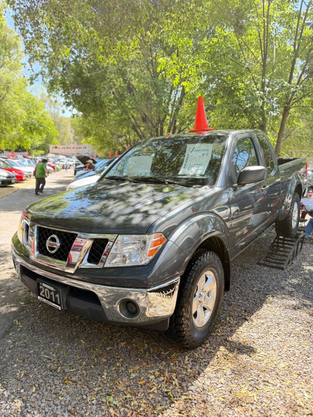 Nissan frontier Sv 4x4 2011 - Image 2